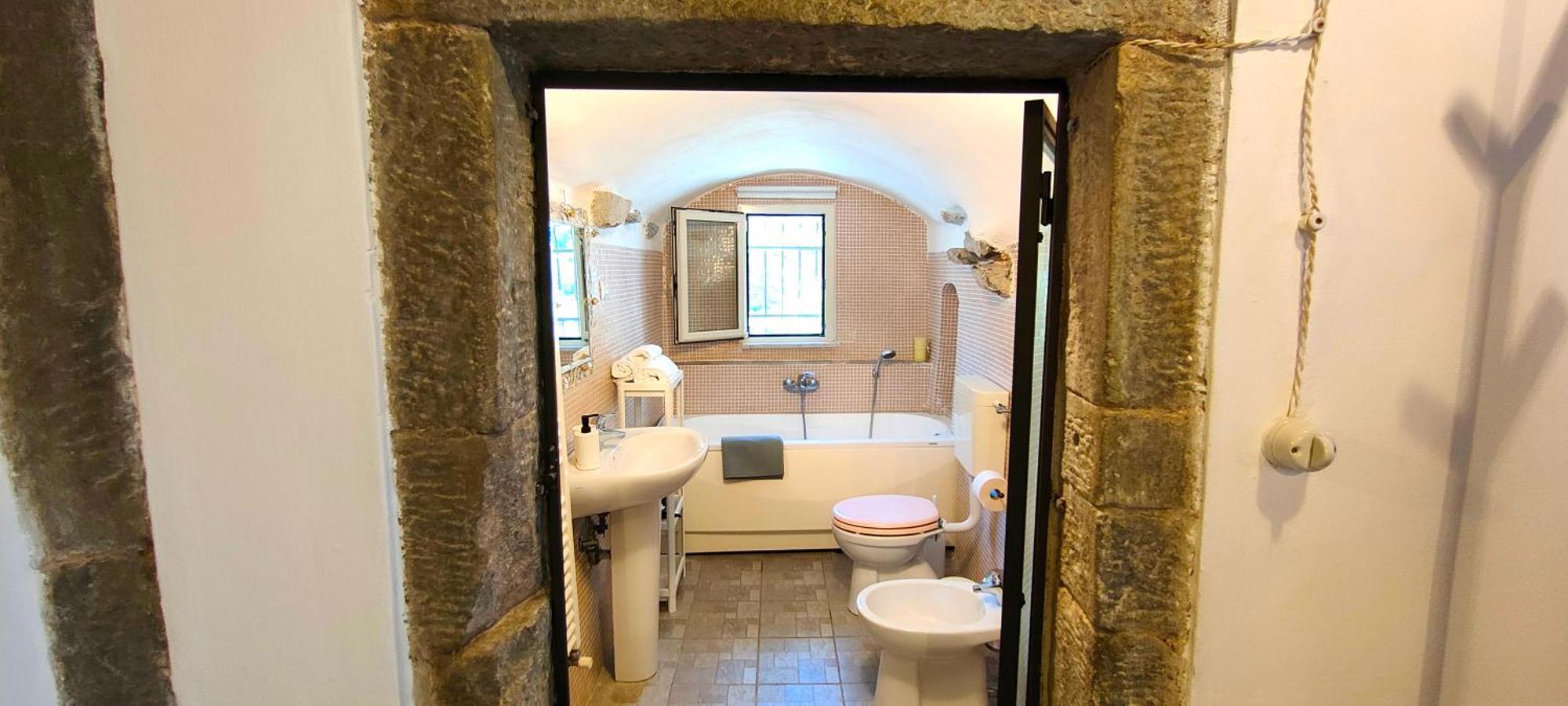 BiassaLa Casa Delle Pietre Parlanti - Casa In Pietra Ai Piedi Del Parco Delle 5 Terre住宿加早餐旅馆 外观 照片